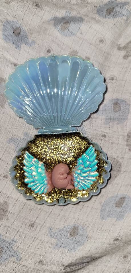Memorial silicone baby in beautiful shell