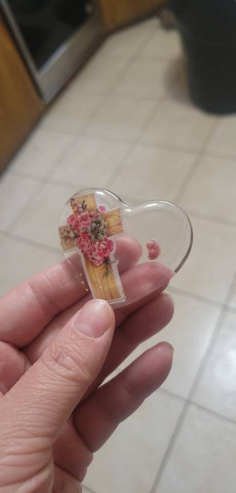 Beautiful memorial resin heart peice