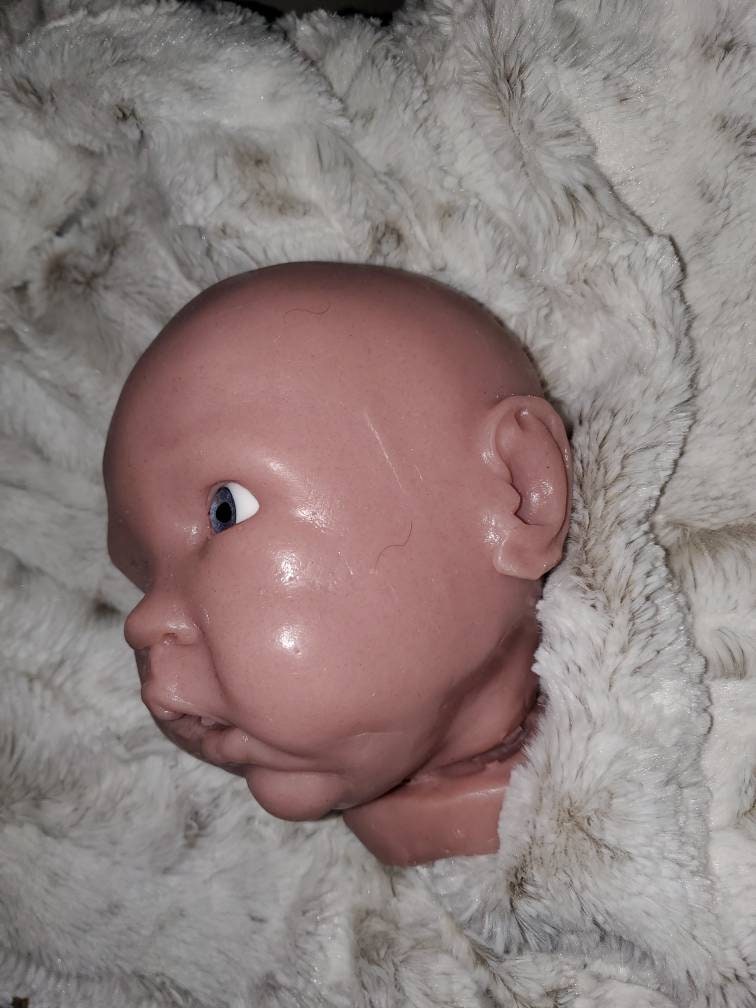 Silicone baby head for 22"