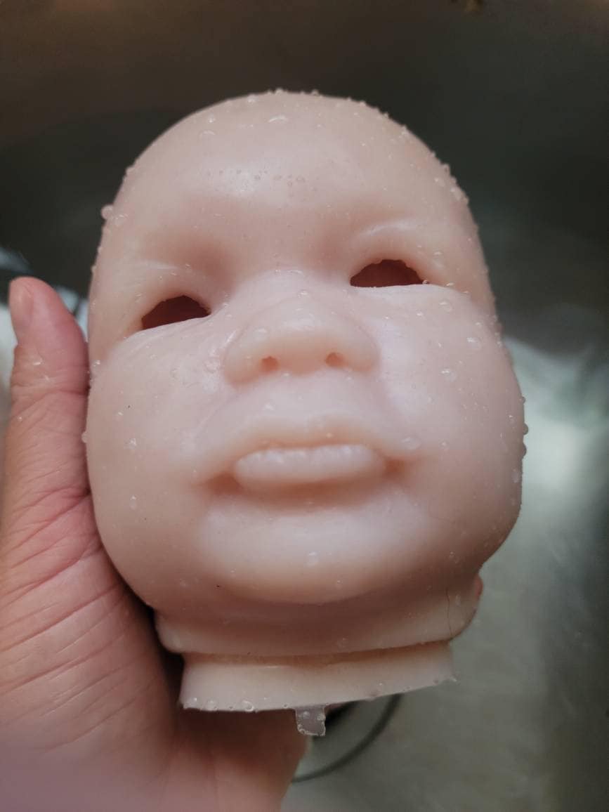 Silicone baby head for cuddle baby open eyes Donna kohn