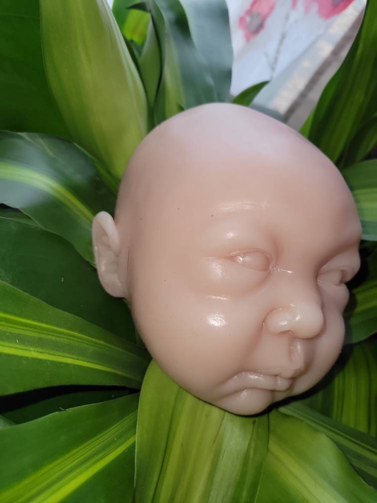 Silicone baby head for cloth or full body