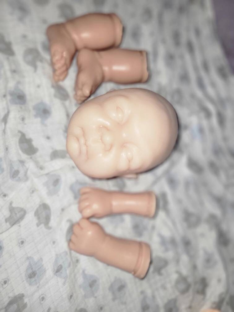 Silicone baby head and 1/4 limbs 21"-22"