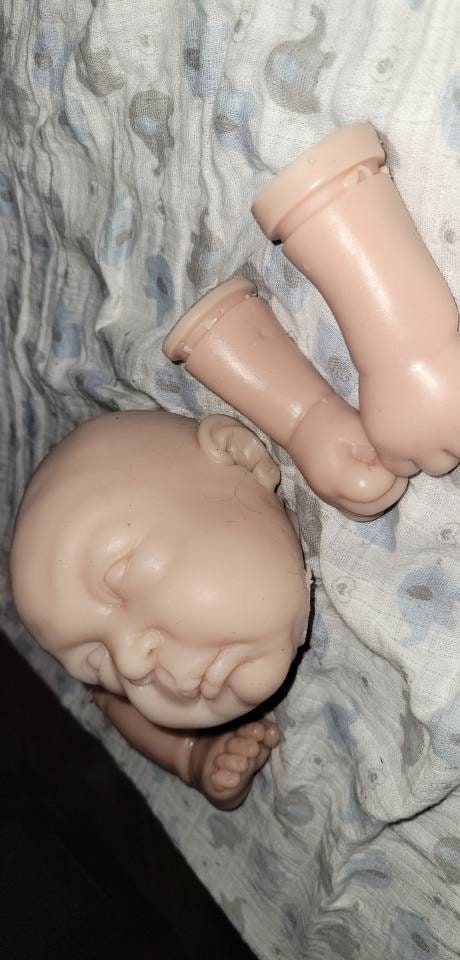 Silicone baby head and 1/4 limbs 21"-22"