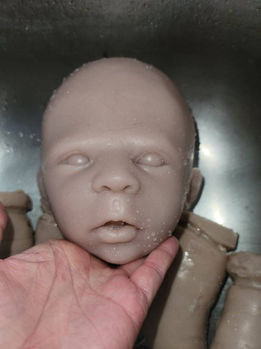 2 surprise silicone heads WoW!! Blank unpainted