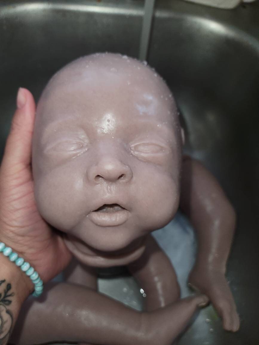 2 surprise silicone heads WoW!! Blank unpainted