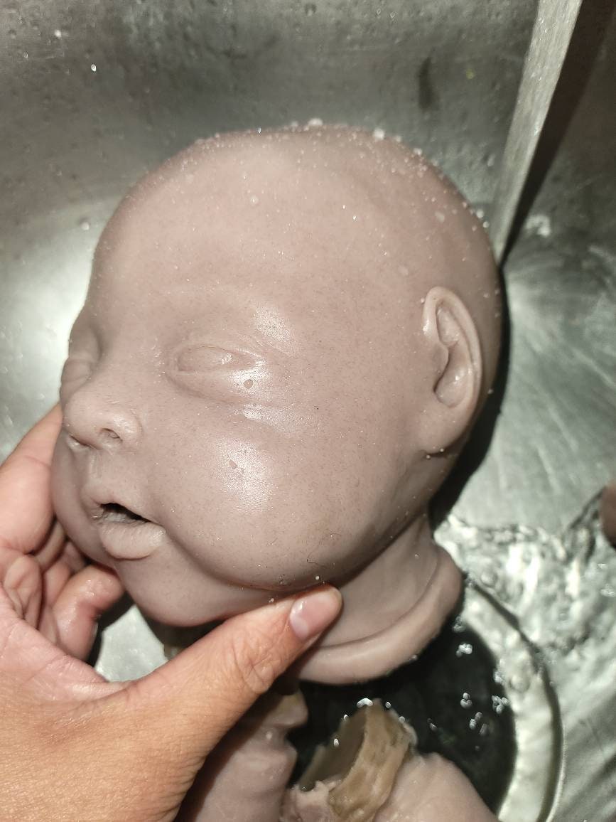 2 surprise silicone heads WoW!! Blank unpainted