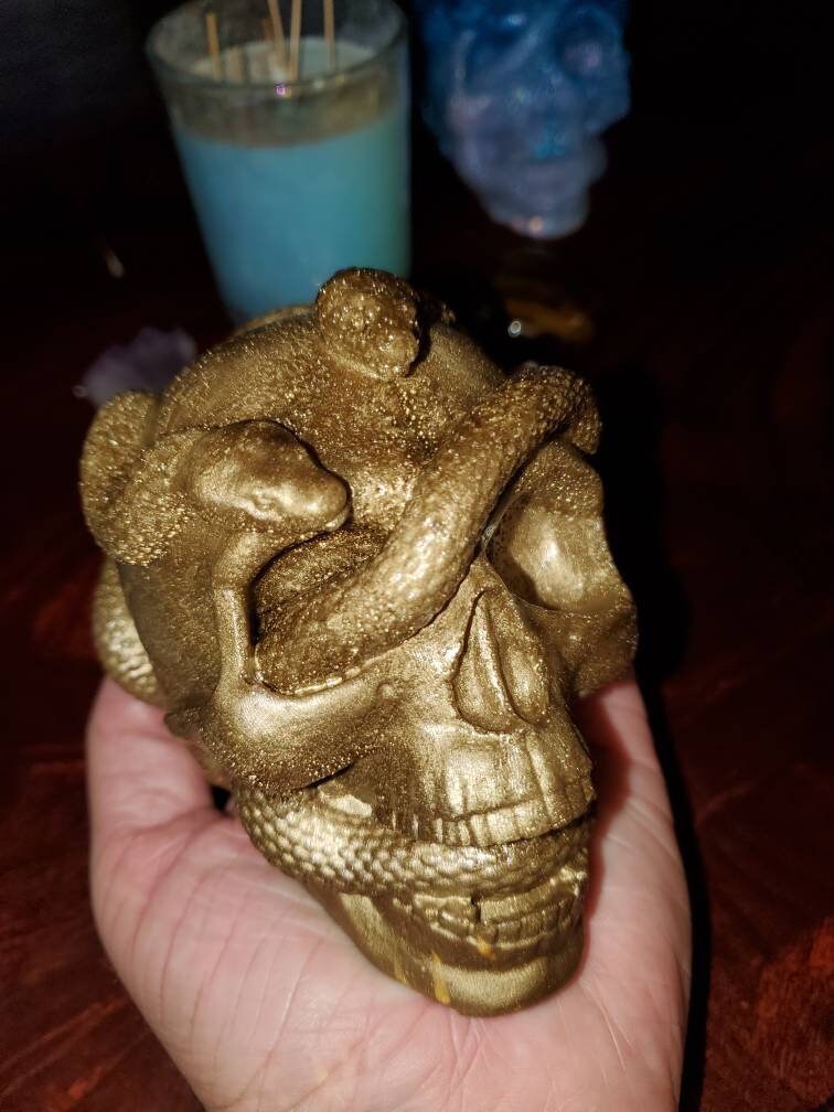 Gorgeous resin skull you choose color