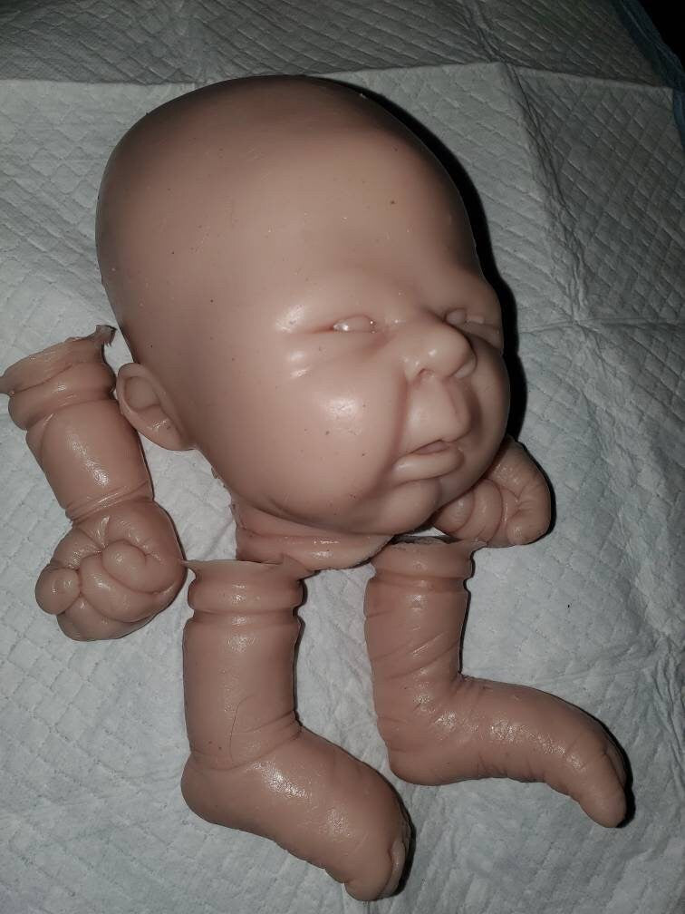Silicone baby head for cloth cuddle body or full Body open eyes 18"-19"