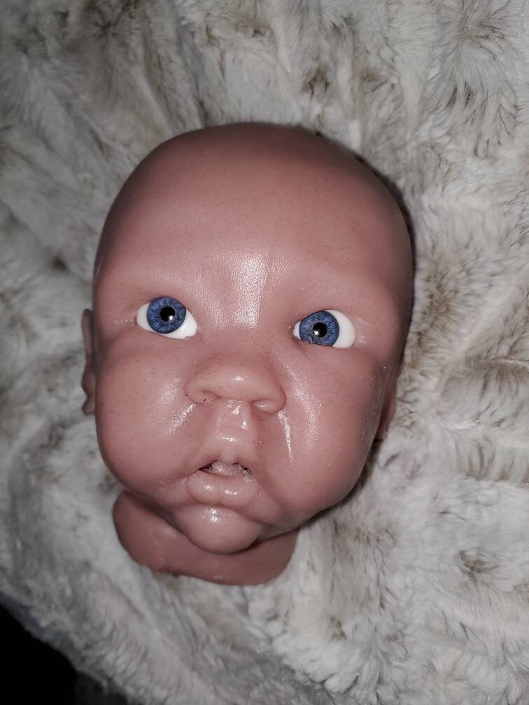Silicone baby head for 22"